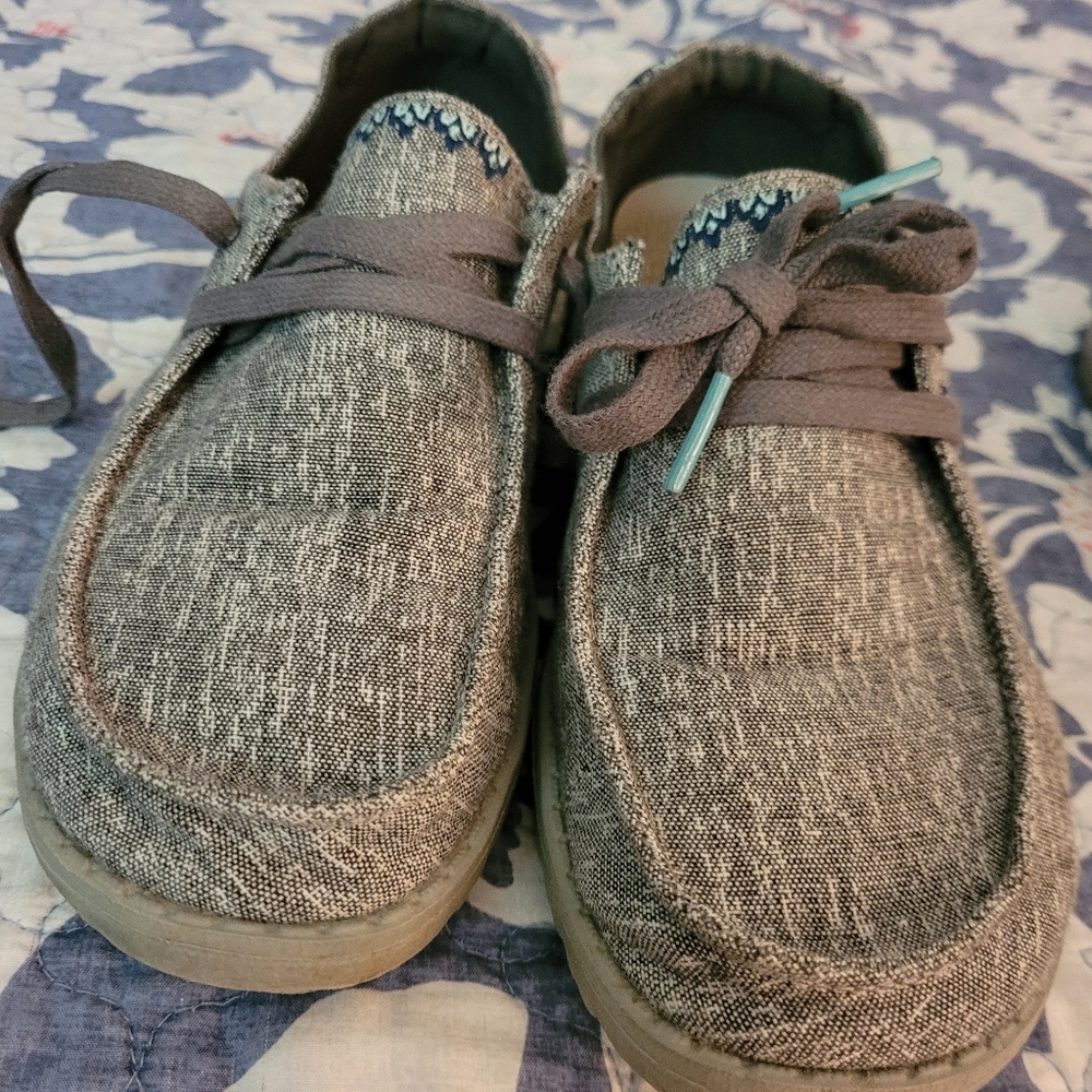 Womens Hey Dudes size 6